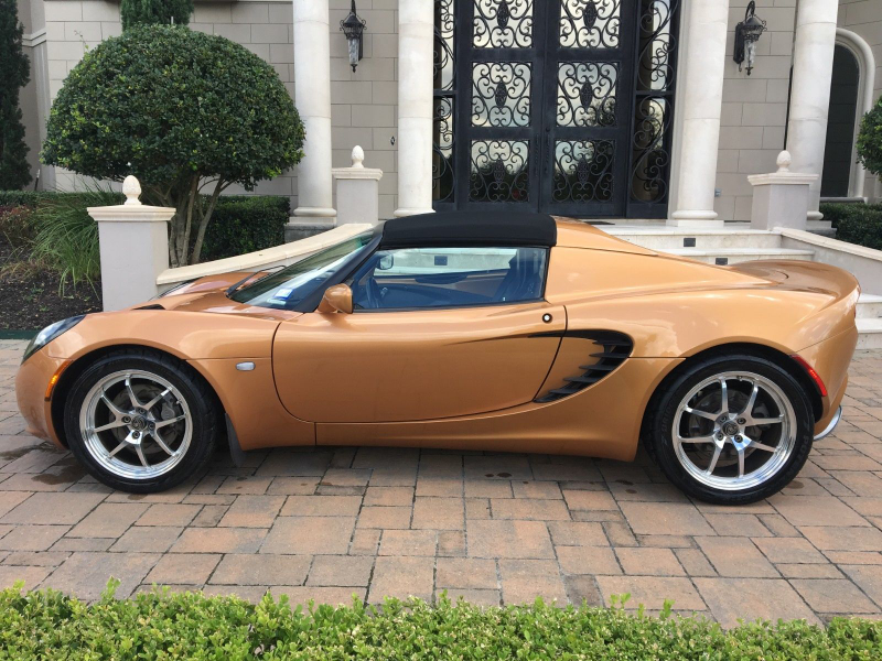 Illustration for article titled Buy This Beautiful Bronze Lotus Elise Totaled Over Bumper Scratch